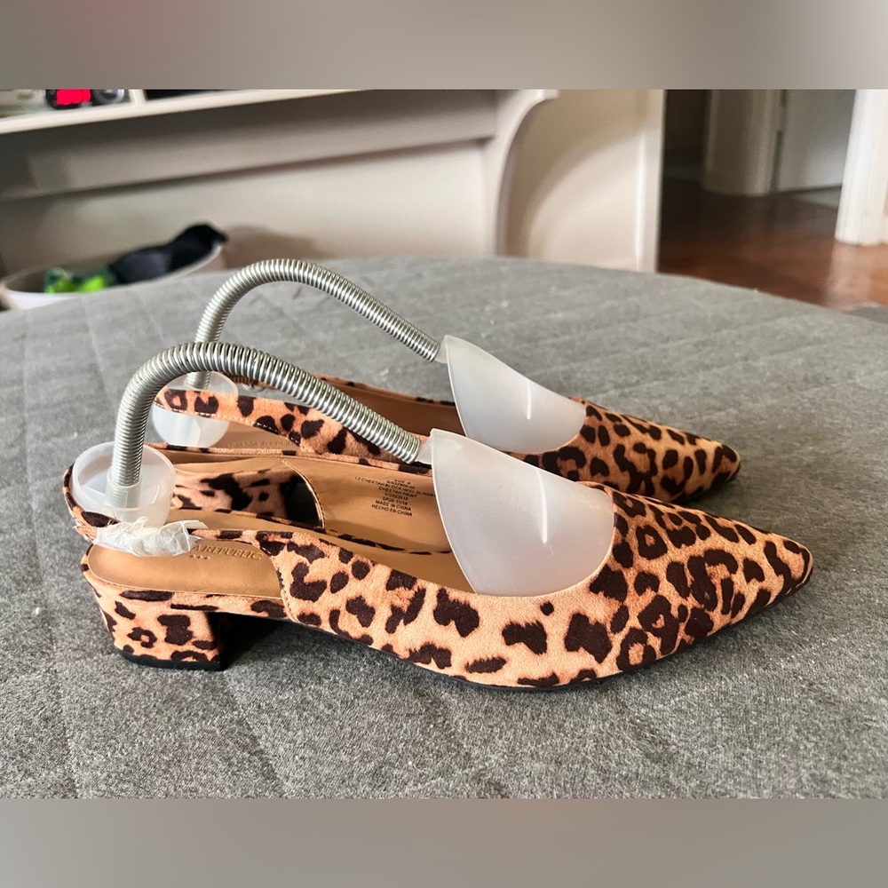 NWOT BANANA REPUBLIC SZ 9 Cheetah Print Slingback Block Heels